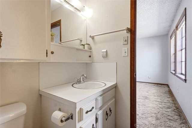 1204 SW 12th Place, Wagoner, OK 74467