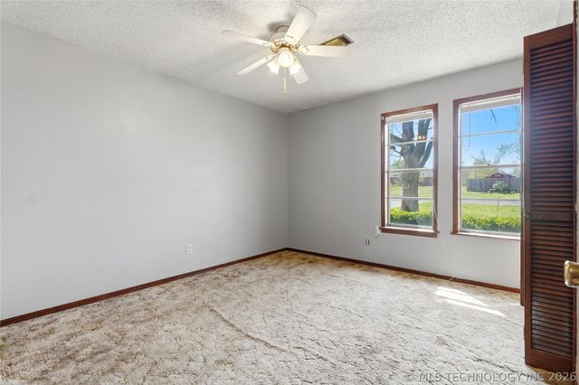 1204 SW 12th Place, Wagoner, OK 74467