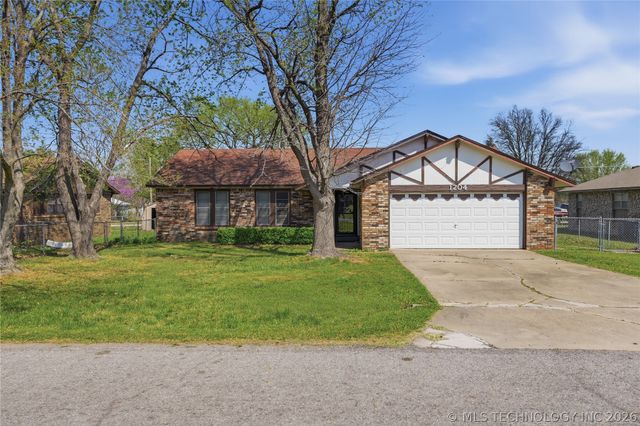 1204 SW 12th Place, Wagoner, OK 74467