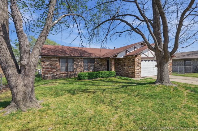 1204 SW 12th Place, Wagoner, OK 74467
