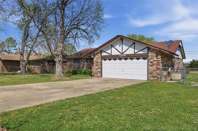 1204 SW 12th Place, Wagoner, OK 74467