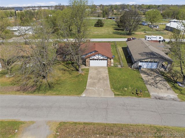 1204 SW 12th Place, Wagoner, OK 74467