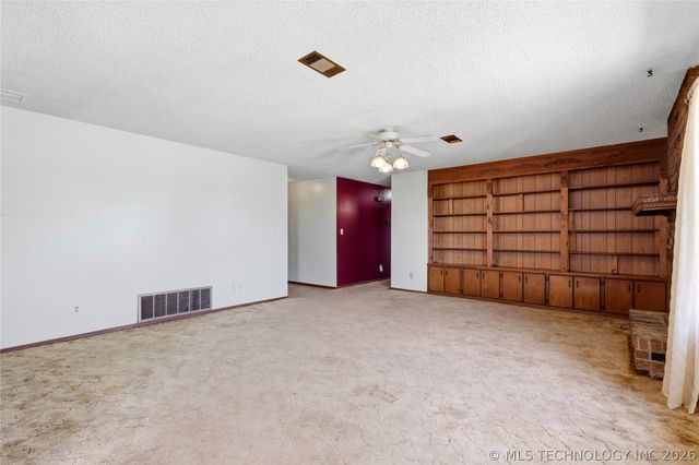 1204 SW 12th Place, Wagoner, OK 74467