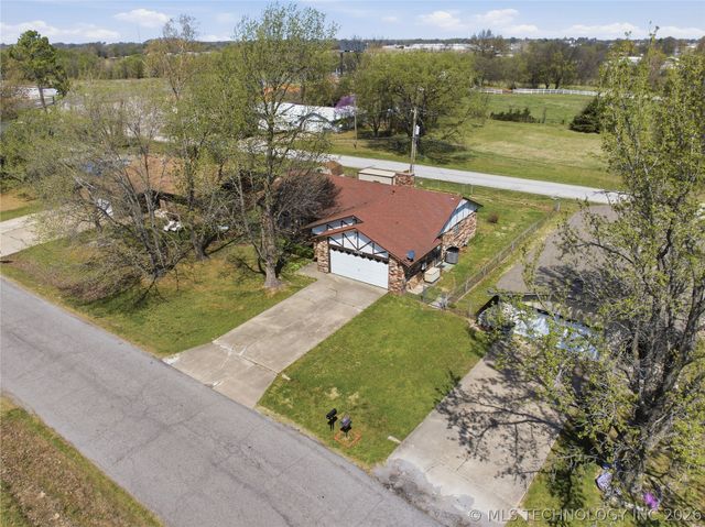 1204 SW 12th Place, Wagoner, OK 74467