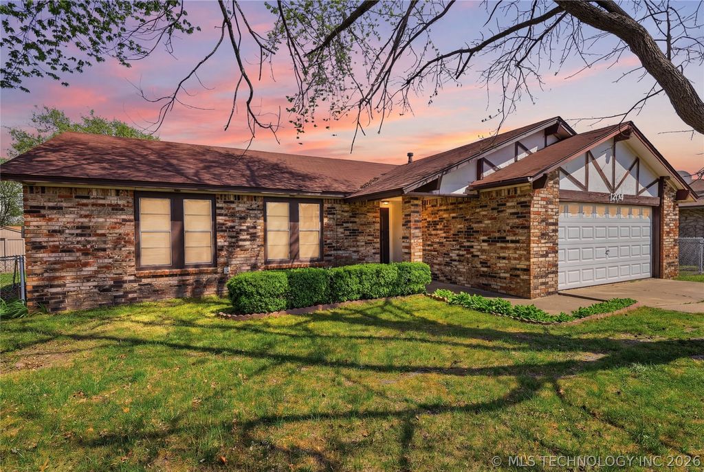1204 SW 12th Place, Wagoner, OK 74467