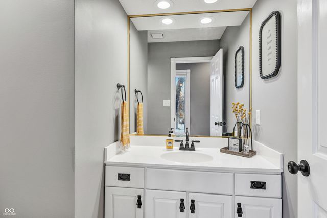 11254 Woods Bay Lane, Indianapolis, IN 46236