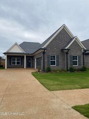 5247 Watson Vw Drive, Nesbit, MS 38651