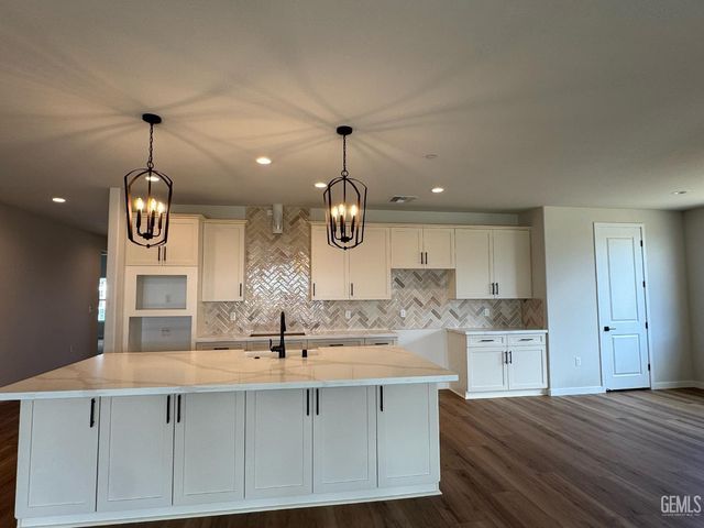 11215 Alcazar Avenue, Bakersfield, CA 93311