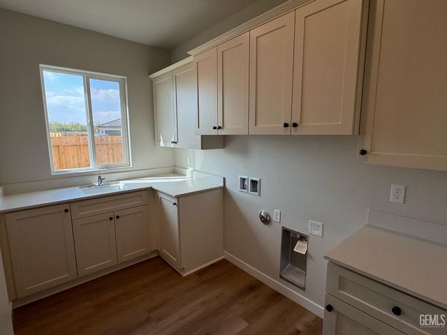 11215 Alcazar Avenue, Bakersfield, CA 93311