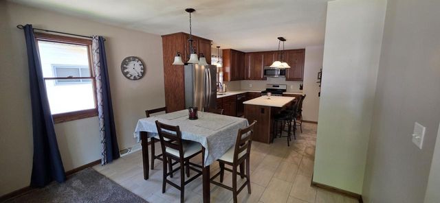 5611 Windward DRIVE, Racine, WI 53406