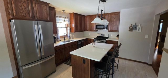 5611 Windward DRIVE, Racine, WI 53406