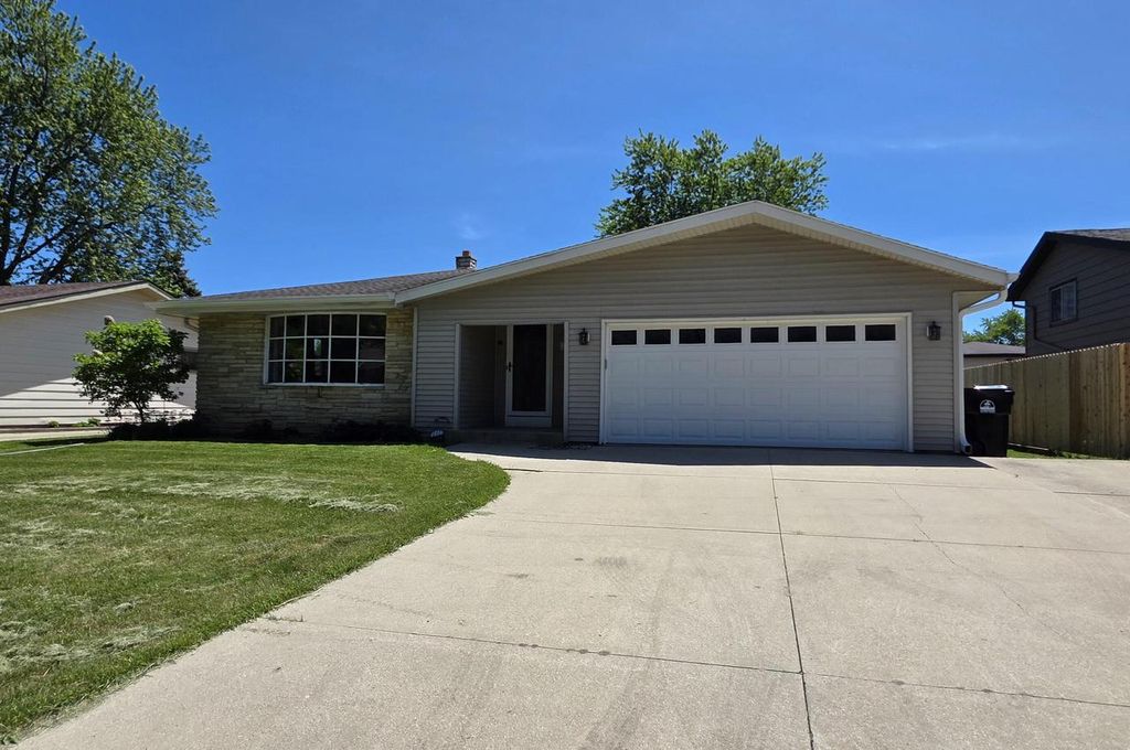 5611 Windward DRIVE, Racine, WI 53406