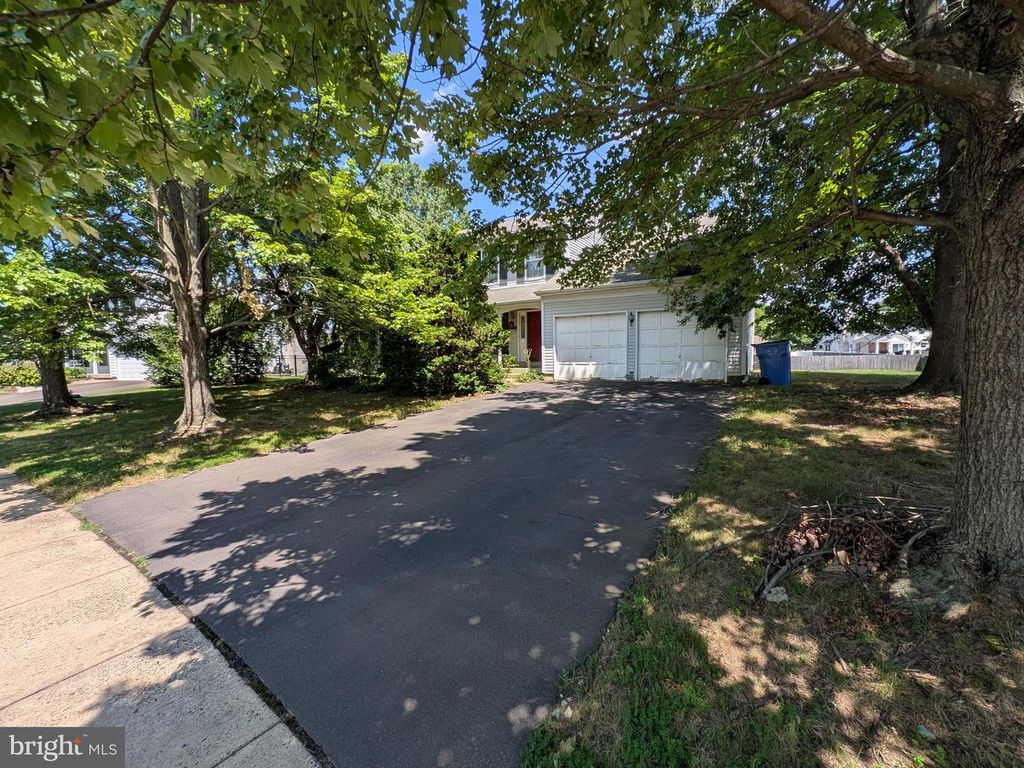 2622 WOODSVIEW DR, Bensalem, PA 19020