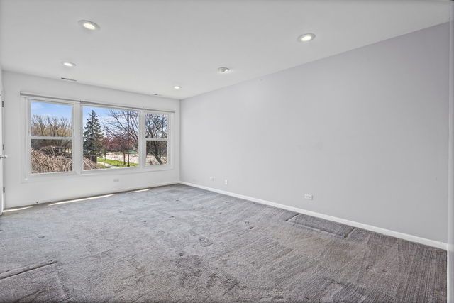 1100 Hidden Lake Drive, Buffalo Grove, IL 60089