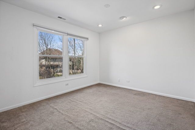 1100 Hidden Lake Drive, Buffalo Grove, IL 60089