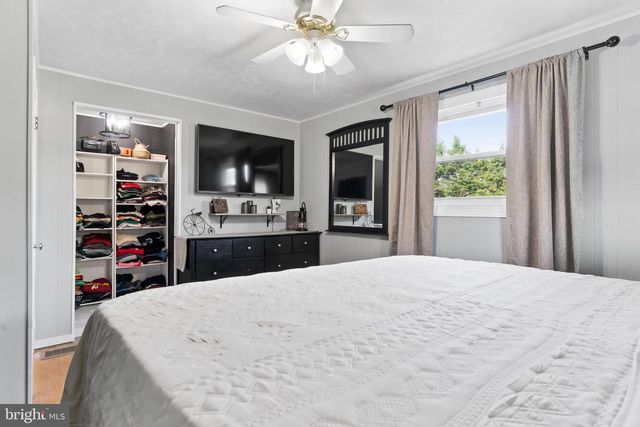 207 LINDA DR, Mechanicsburg, PA 17055