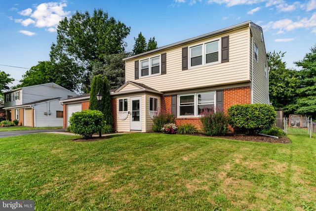 207 LINDA DR, Mechanicsburg, PA 17055