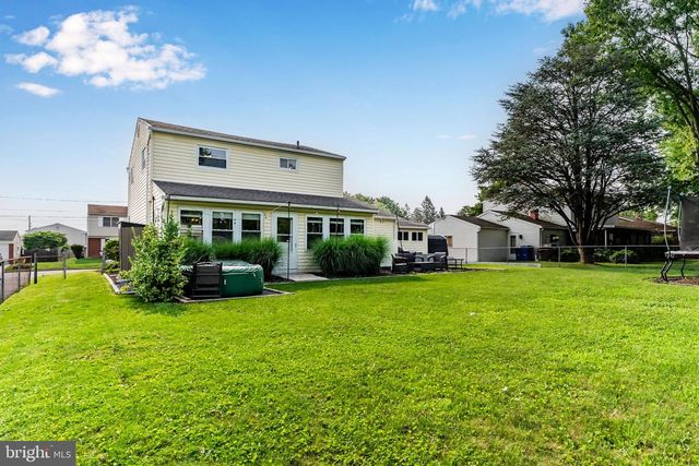 207 LINDA DR, Mechanicsburg, PA 17055