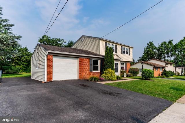 207 LINDA DR, Mechanicsburg, PA 17055