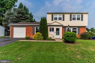 207 LINDA DR, Mechanicsburg, PA 17055