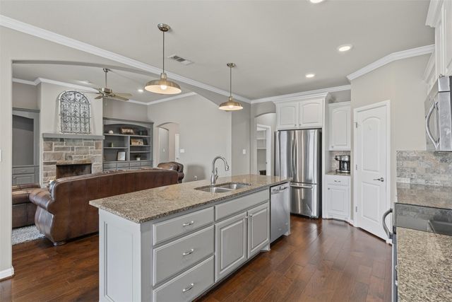 1709 Riverway Drive, Cleburne, TX 76033