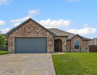 1709 Riverway Drive, Cleburne, TX 76033