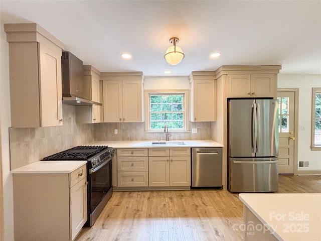 771 9th Street NW, Hickory, NC 28601
