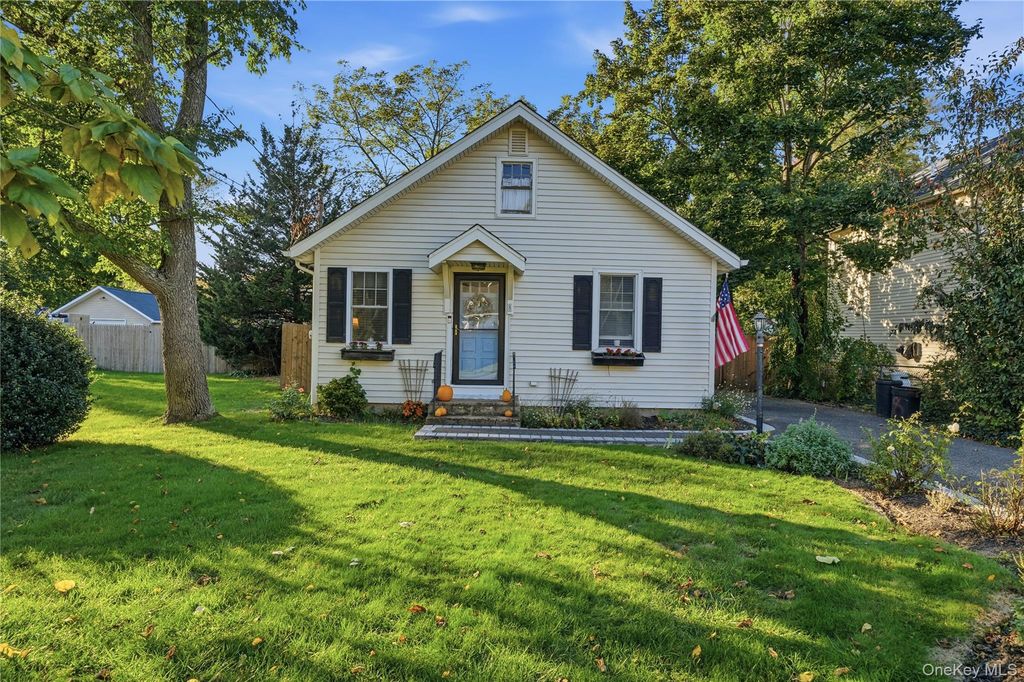 8 South Avenue, Smithtown, NY 11787 — exterior