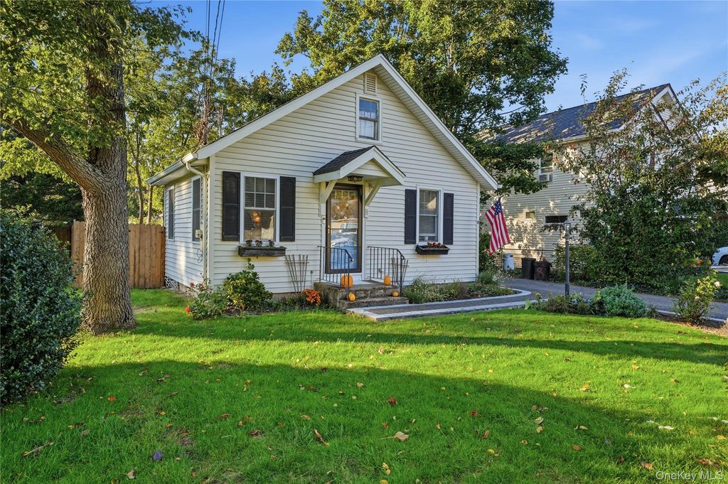 8 South Avenue, Smithtown, NY 11787 — photo 3