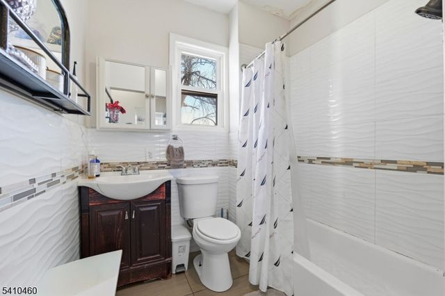 108 Orchard St, Elizabeth City, NJ 07208