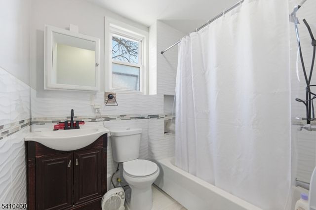 108 Orchard St, Elizabeth City, NJ 07208