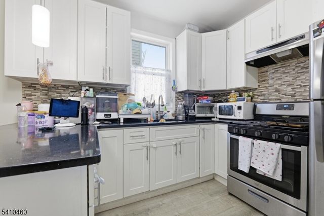 108 Orchard St, Elizabeth City, NJ 07208