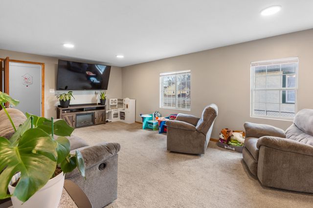 3511 AVE A, Council Bluffs, IA 51501