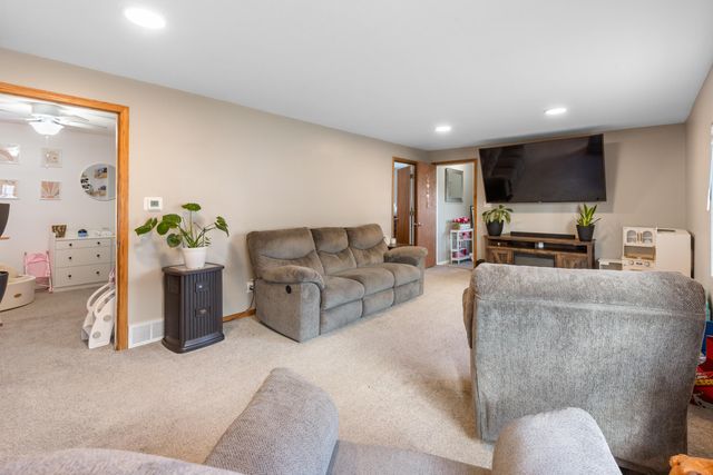 3511 AVE A, Council Bluffs, IA 51501