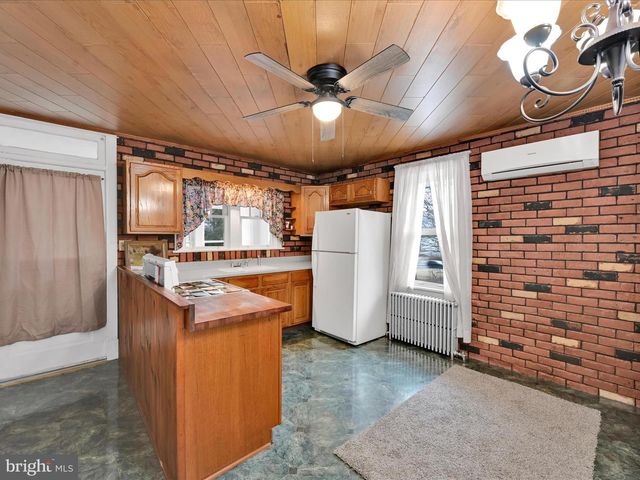83 MEMORIAL DRIVE, Schuylkill Haven, PA 17972
