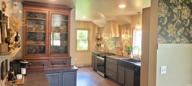 730 Jackson Street, Mishawaka, IN 46544
