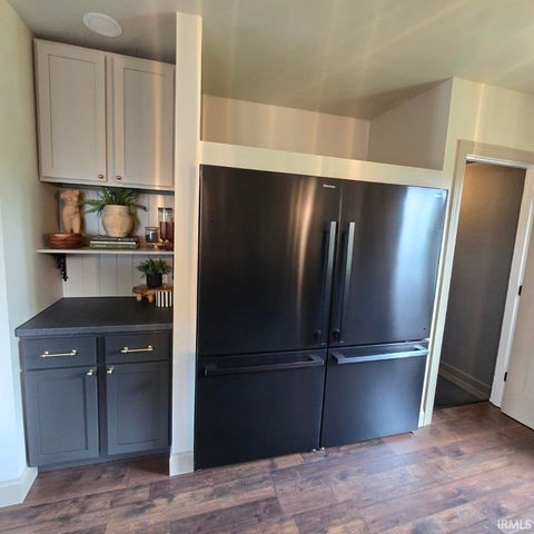 730 Jackson Street, Mishawaka, IN 46544