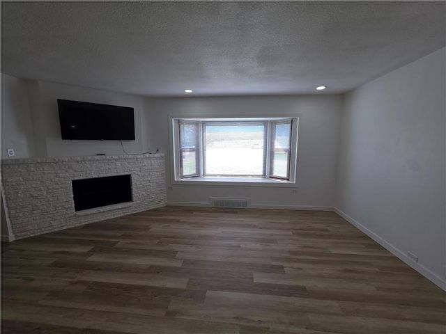 1704 S State Route 291 Highway, Independence, MO 64057