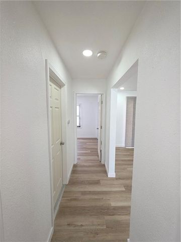 1704 S State Route 291 Highway, Independence, MO 64057