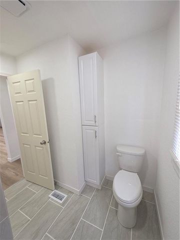1704 S State Route 291 Highway, Independence, MO 64057