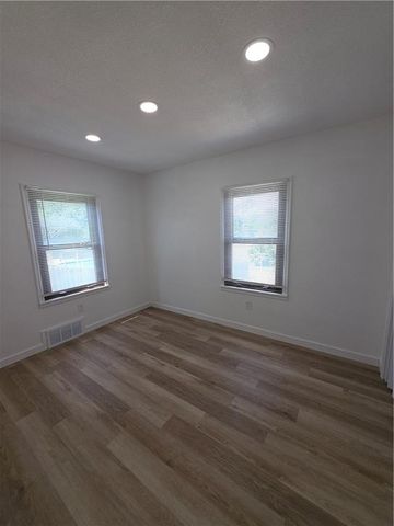 1704 S State Route 291 Highway, Independence, MO 64057