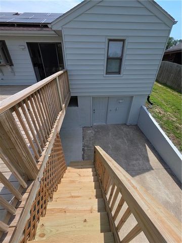 1704 S State Route 291 Highway, Independence, MO 64057