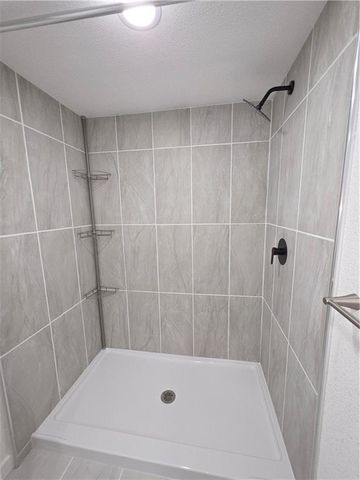 1704 S State Route 291 Highway, Independence, MO 64057