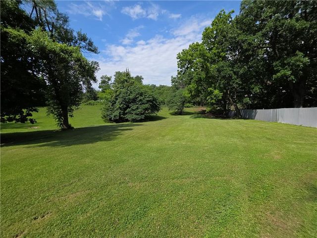 1704 S State Route 291 Highway, Independence, MO 64057