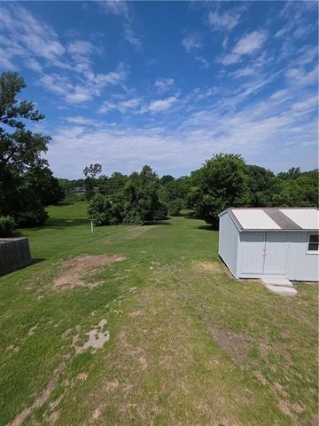 1704 S State Route 291 Highway, Independence, MO 64057