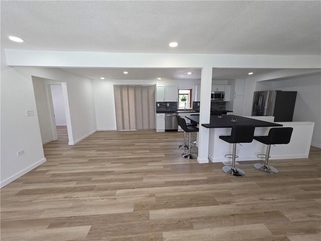 1704 S State Route 291 Highway, Independence, MO 64057