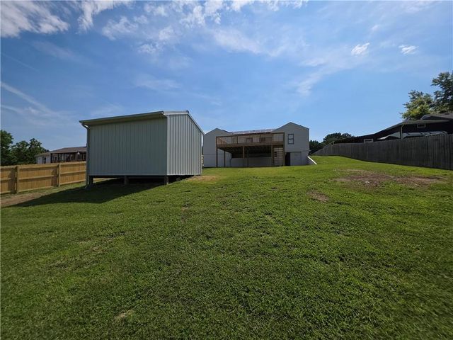1704 S State Route 291 Highway, Independence, MO 64057