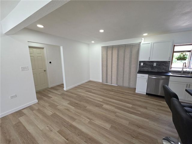 1704 S State Route 291 Highway, Independence, MO 64057