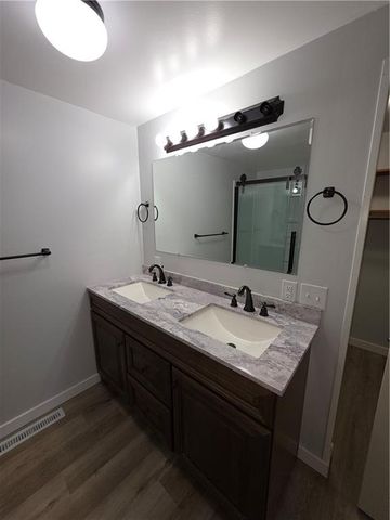 1704 S State Route 291 Highway, Independence, MO 64057