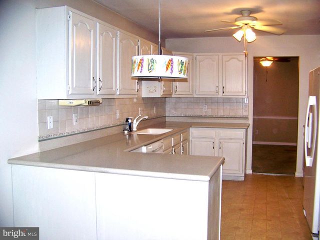 3044 VILLAGE CIR W, York, PA 17404